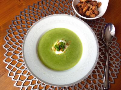 Rychlá špenátová polévka z mraženého špenátu