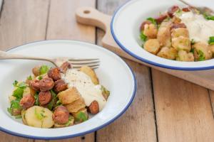 Brambory s čorizem a zeleným chillim