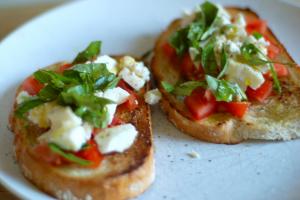 Bruschetta caprese