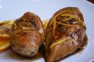 Kuře na pomerančích