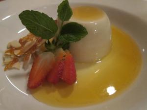 Smetanový dezert s jahodami