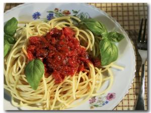 Spaghetti al pomodoro - špagety s rajčaty