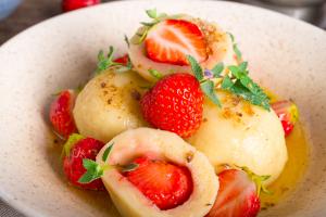 Jahodové tvarohové knedlíky