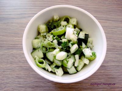 Okurkový salát s koprem