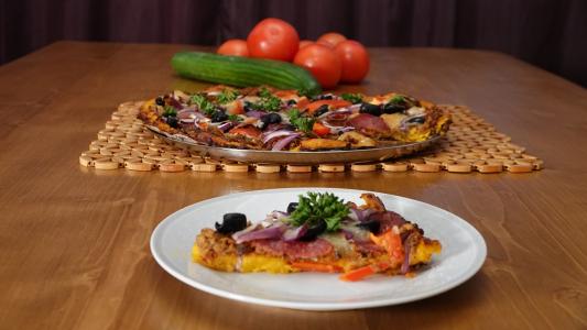 Vynikající dýňová pizza s pestem ze sušených rajčat 